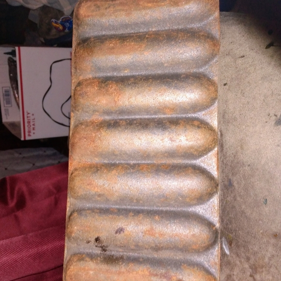 Rusty Corn Cob Cornbread Mold - Picture 2 of 2